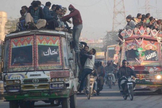 Police fines violators Karachi