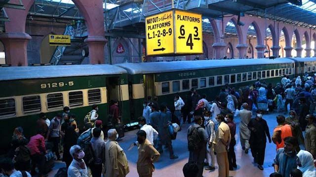 Pakistan train