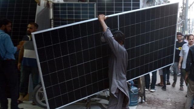 Pakistan importer Chinese solar panels