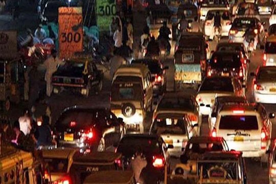 looting traffic jam Karachi