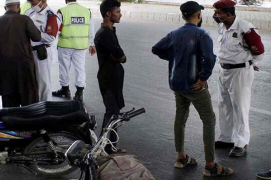 In a move to control the rising number of accidents, Sindh police have announced a strict crackdown on unlicensed drivers in Karachi.