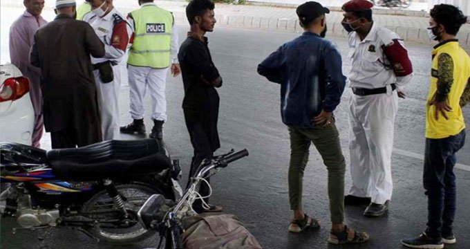 In a move to control the rising number of accidents, Sindh police have announced a strict crackdown on unlicensed drivers in Karachi.