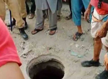 Karachi uncovered manhole