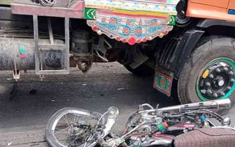 Karachi fatal road accident 2025