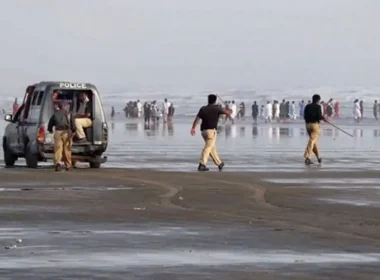 Ban on visiting Karachi beaches