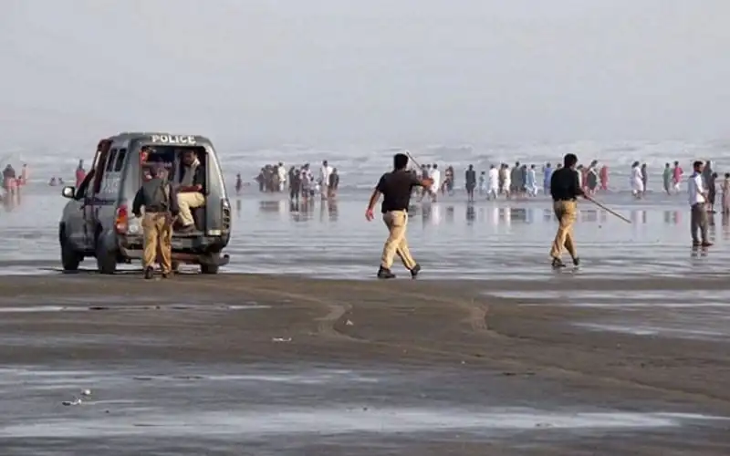 Ban on visiting Karachi beaches