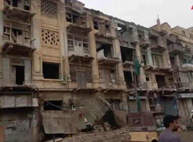 Unsafe buildings in Karachi