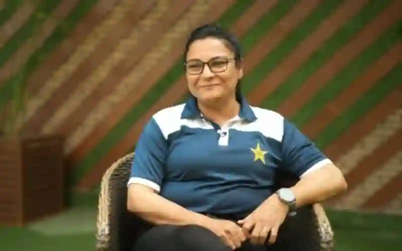 Saleema Imtiaz umpiring debut