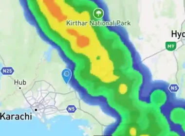 Heavy rain with thunderstorms in Karachi