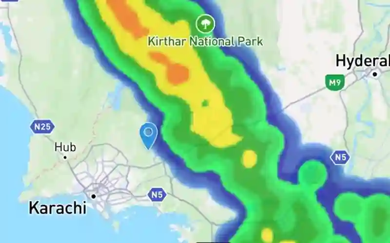 Heavy rain with thunderstorms in Karachi