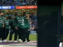 India skip handshakes Pakistan