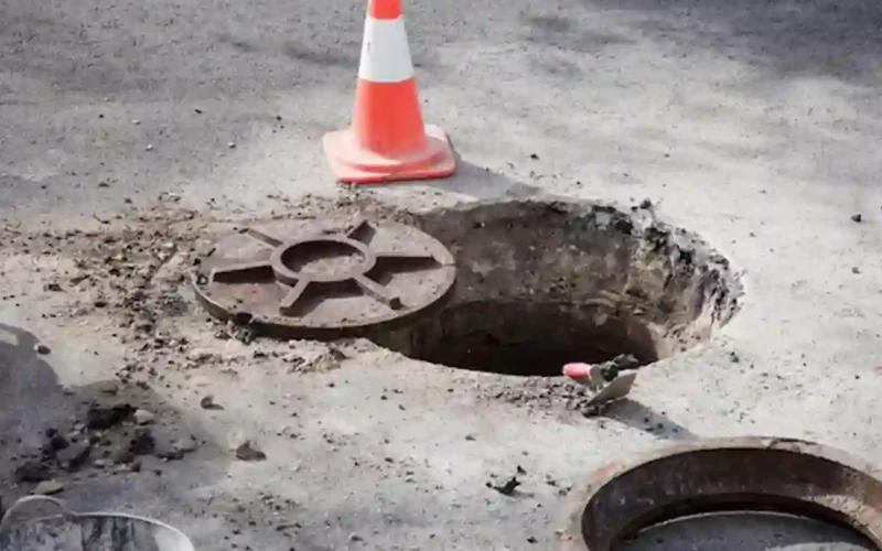 Karachi open manhole reporting helpline