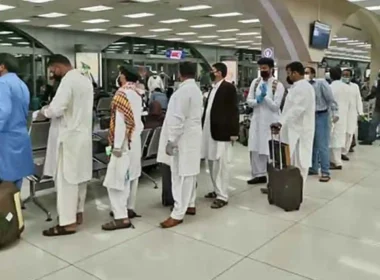 Pakistan airport passenger offloading