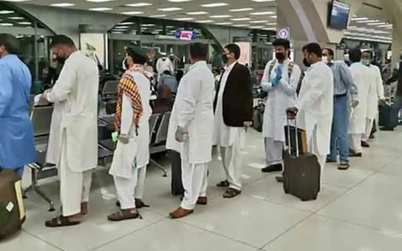 Pakistan airport passenger offloading