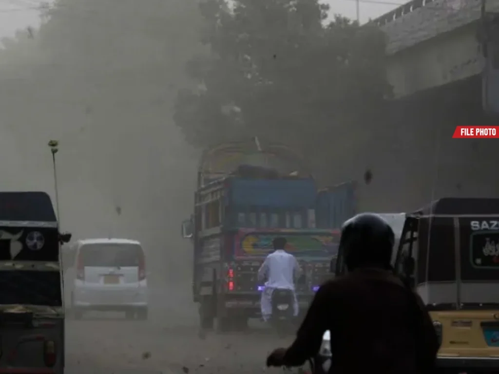 Karachi faces high air pollution, PM2.5 reaches alarming levels