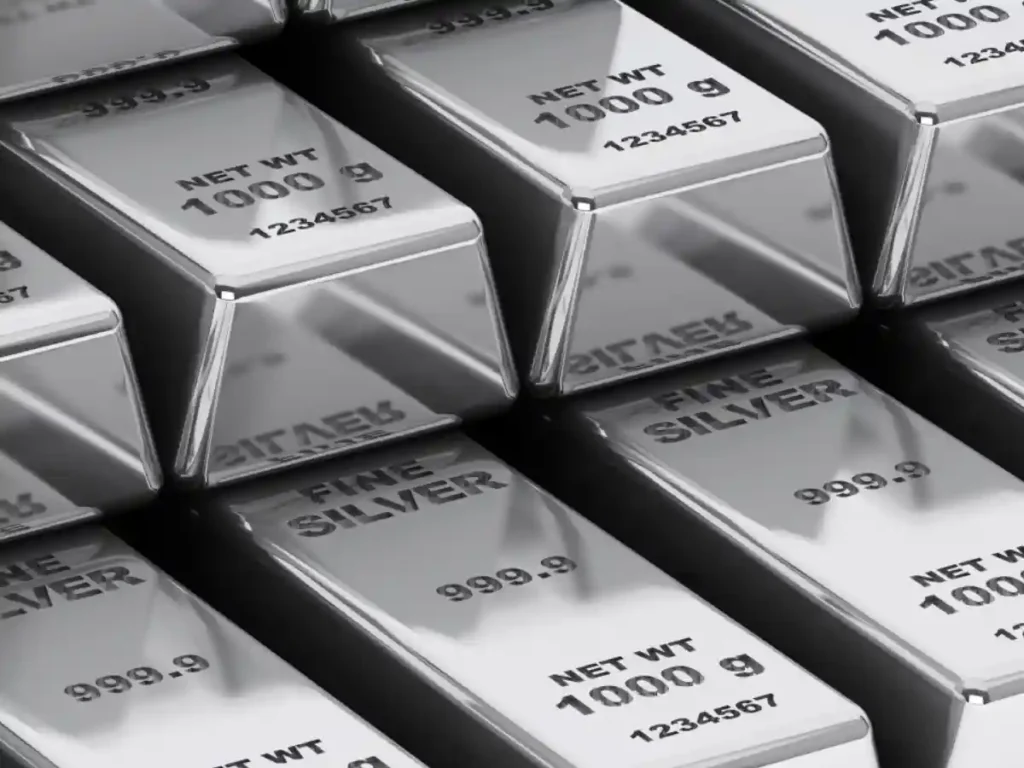 Silver Prices Decline Slightly in Pakistan as Global Rates Slip
