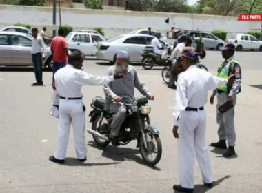Karachi on spot traffic challans