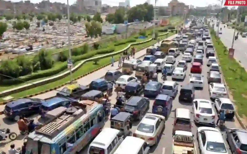 Karachi Traffic Police have intensified enforcement of lane discipline rules on Shahrah-e-Faisal, issuing 73 electronic challans on the second day of the newly implemented lane violation crackdown.