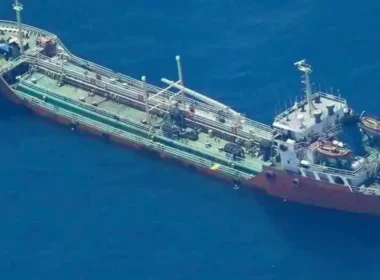 Somali pirate held tanker