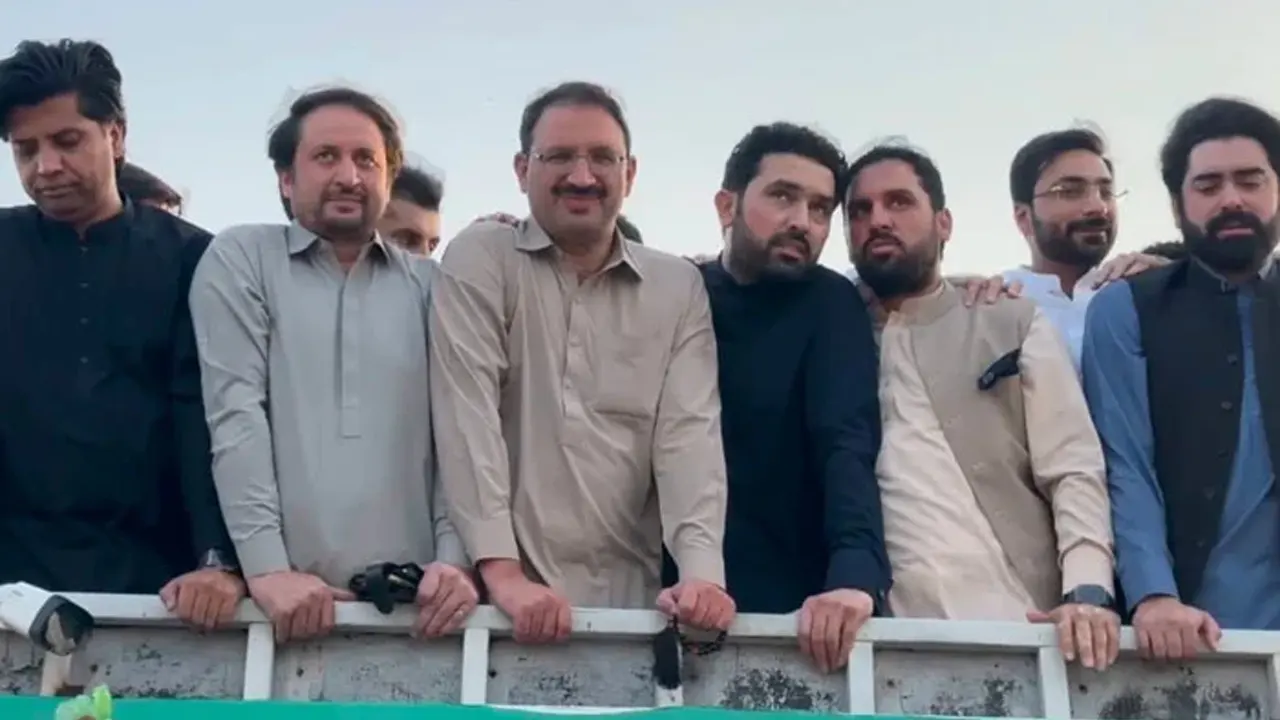 Sohail Afridi and PTI leaders lead the long march from Lakki Marwat towards Islamabad