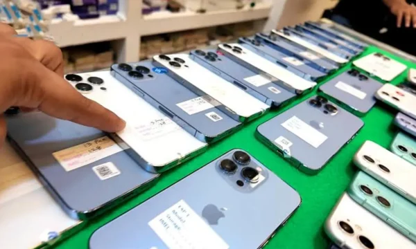 Smartphone prices in Karachi rise from Rs22,000 to Rs40,000, affecting budget-conscious consumers