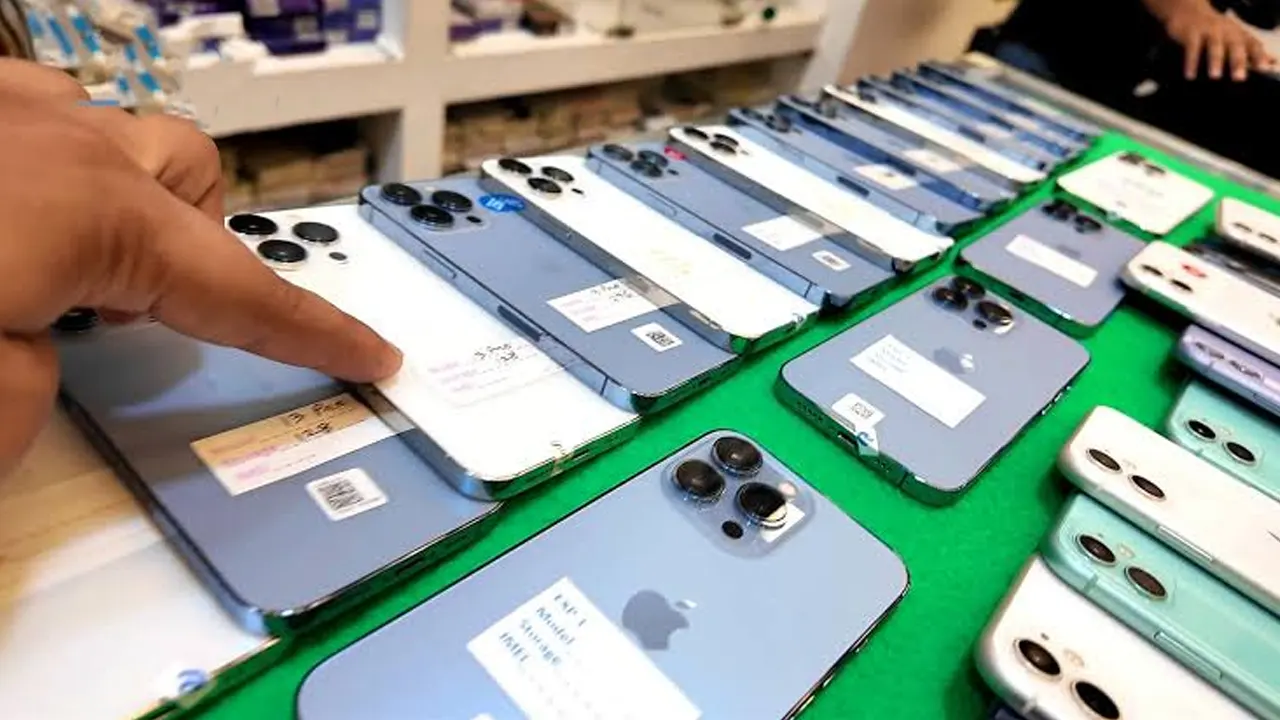 Smartphone prices in Karachi rise from Rs22,000 to Rs40,000, affecting budget-conscious consumers